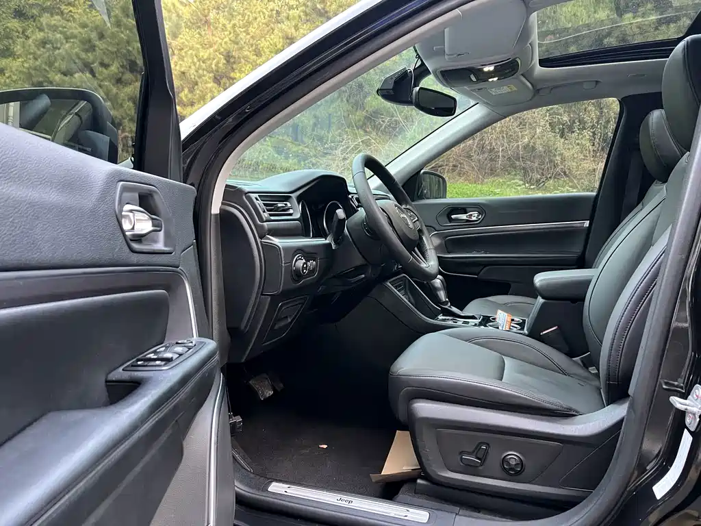 Jeep Grand Commander — миниатюра 4