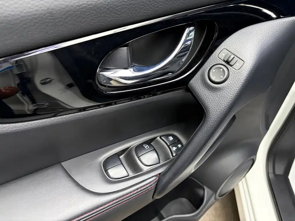 Nissan Qashqai — миниатюра 12