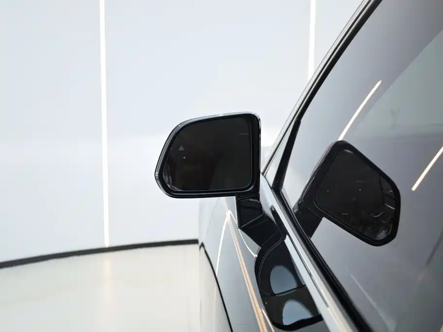 Rolls-Royce Cullinan — миниатюра 10
