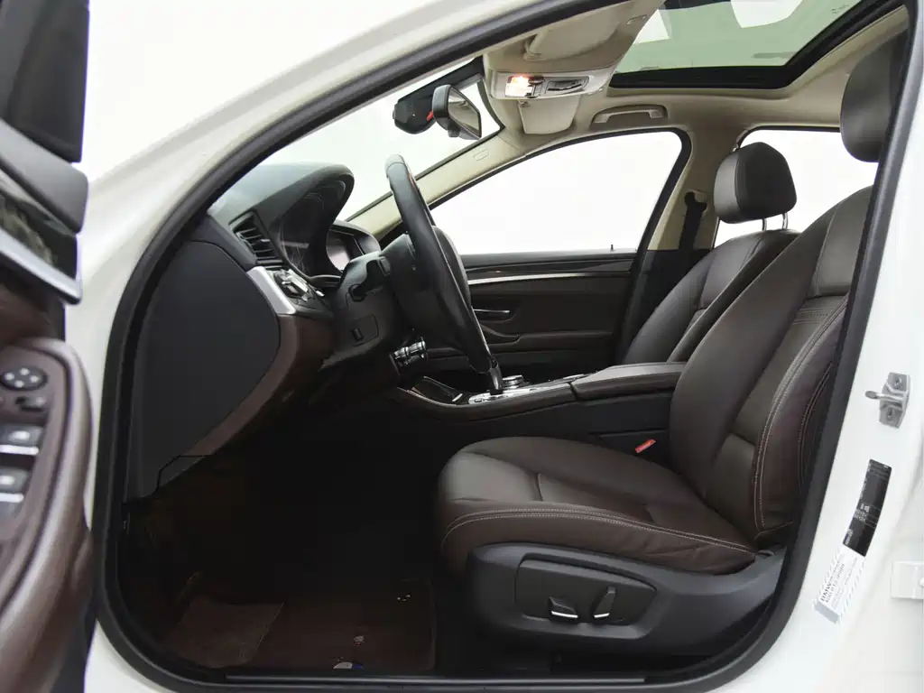 BMW 5 Series — миниатюра 8