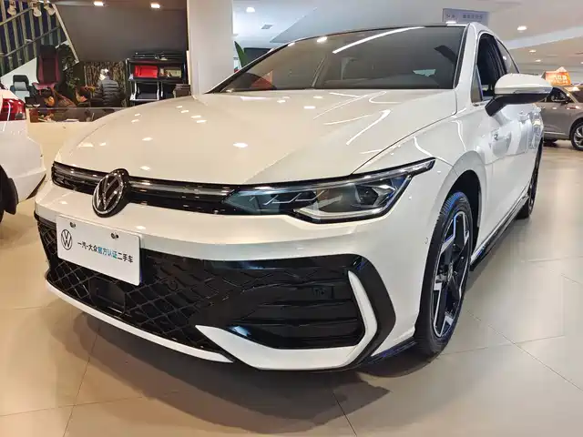 VOLKSWAGEN GOLF 2024