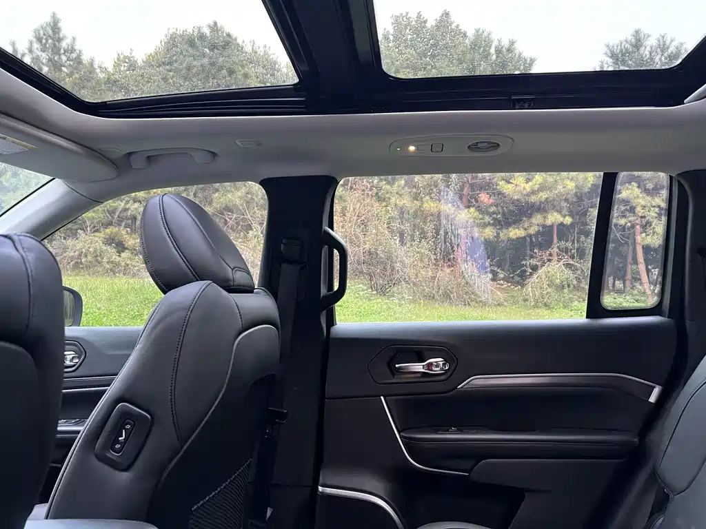 Jeep Grand Commander — миниатюра 9