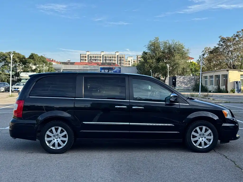 Chrysler Grand Voyager (Import) — миниатюра 8