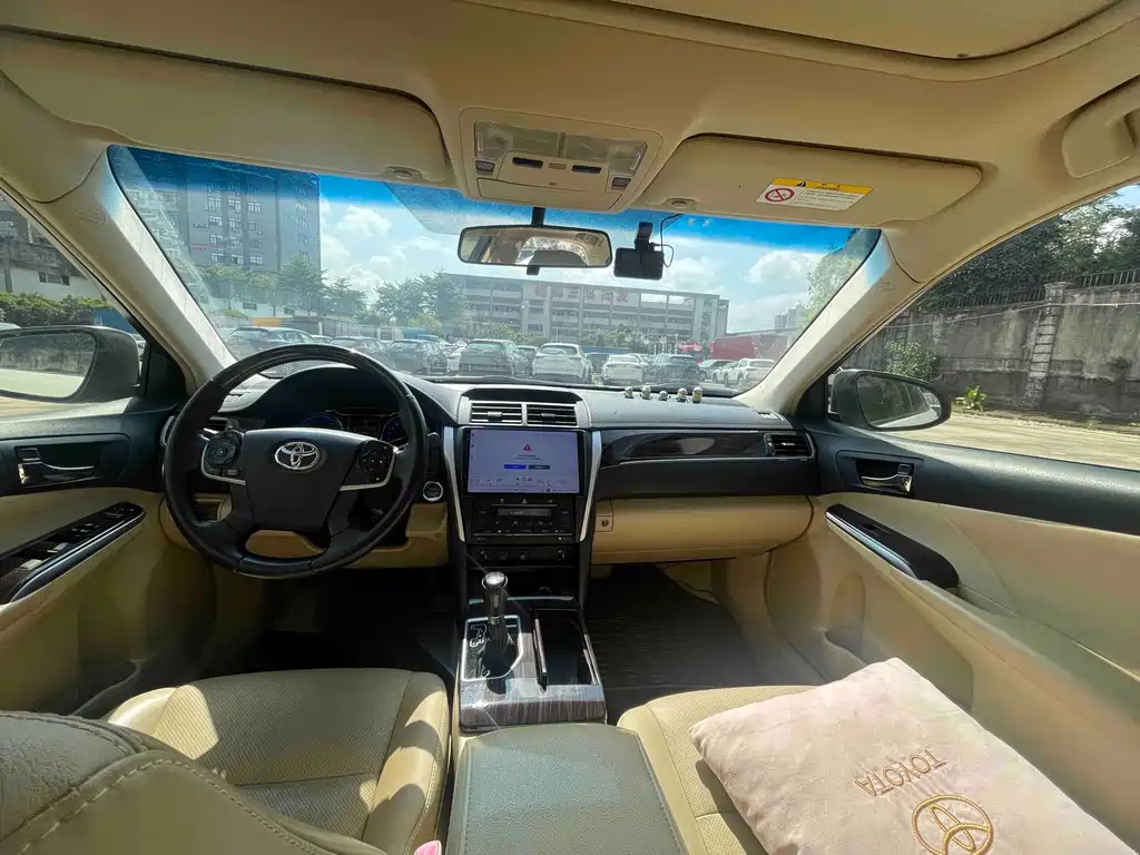 Toyota Camry — миниатюра 5