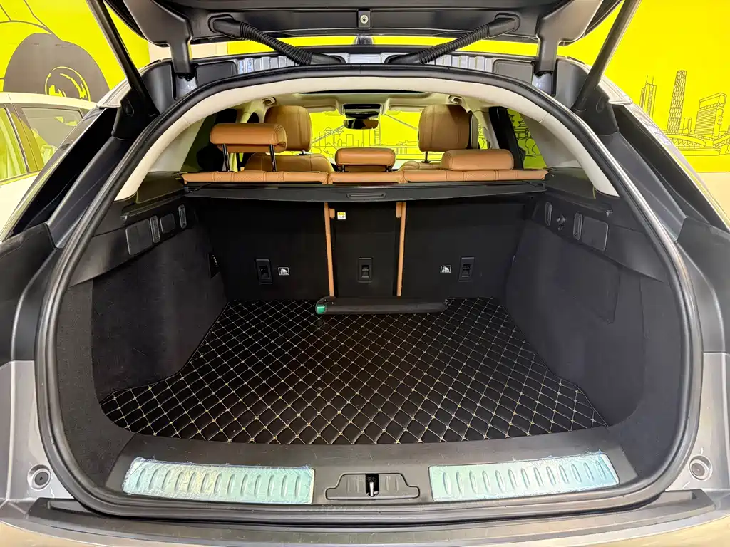 Land Rover Velar — миниатюра 10