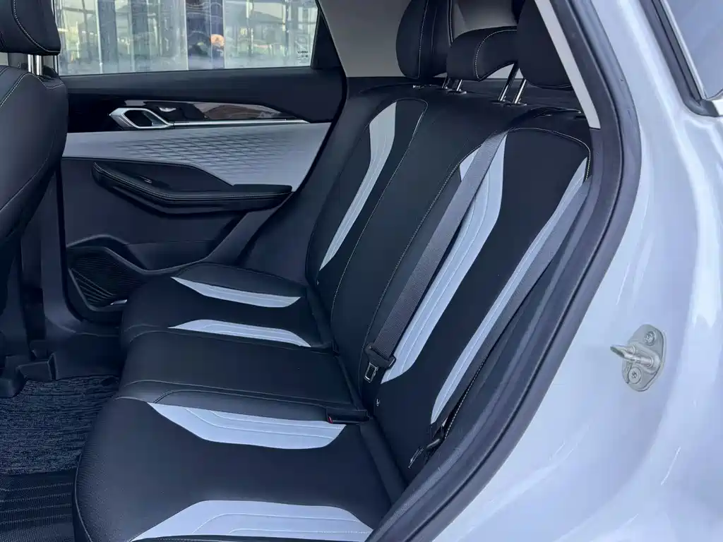 Geely Binyue — миниатюра 9
