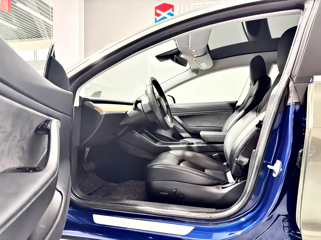 Tesla Model 3 — миниатюра 4