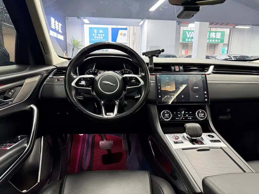 Jaguar F-PACE — миниатюра 7