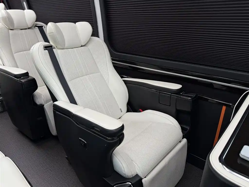 Toyota Coaster — миниатюра 33