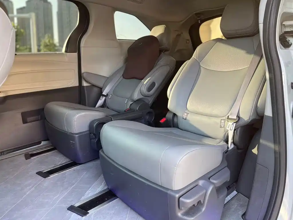 Toyota Granvia 2024 2.5L Comfort