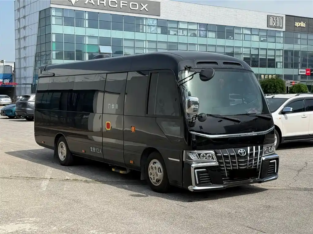 Toyota Coaster — миниатюра 6