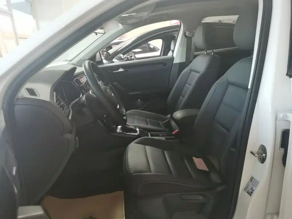 Volkswagen T-Roc — миниатюра 15