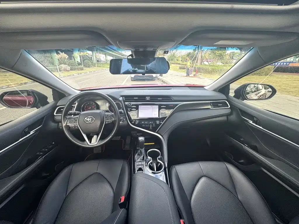TOYOTA CAMRY
