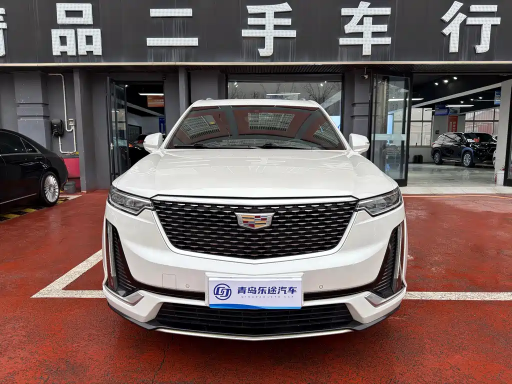 CADILLAC XT6