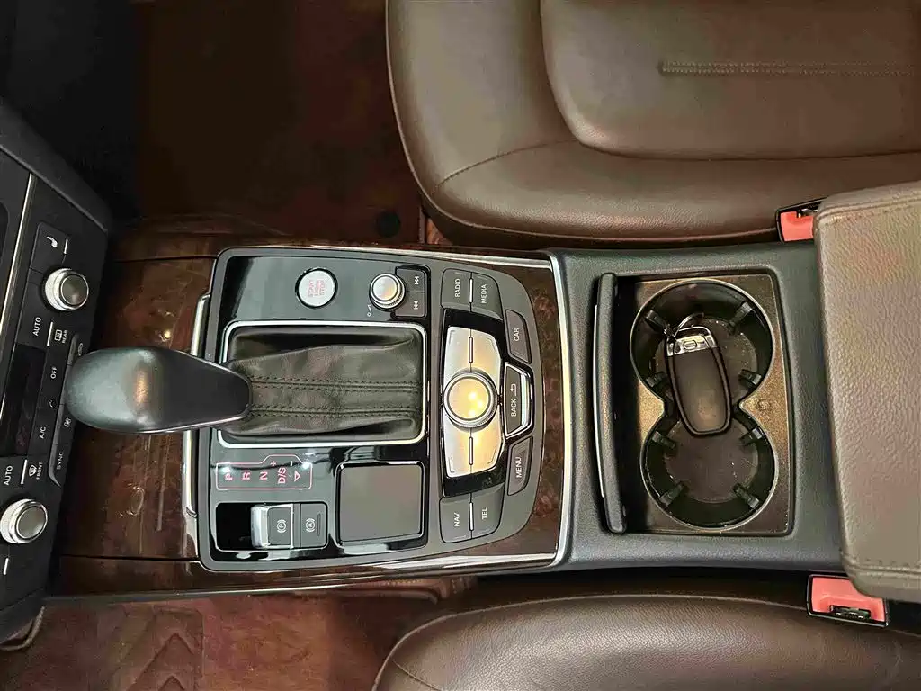 Audi A6L — миниатюра 10