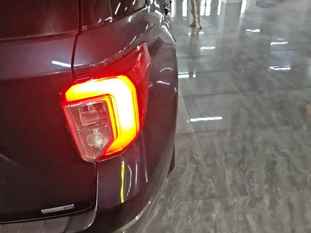 Ford Explorer — миниатюра 8