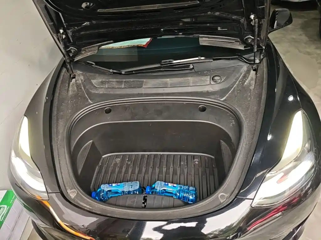 Tesla Model 3 — миниатюра 20