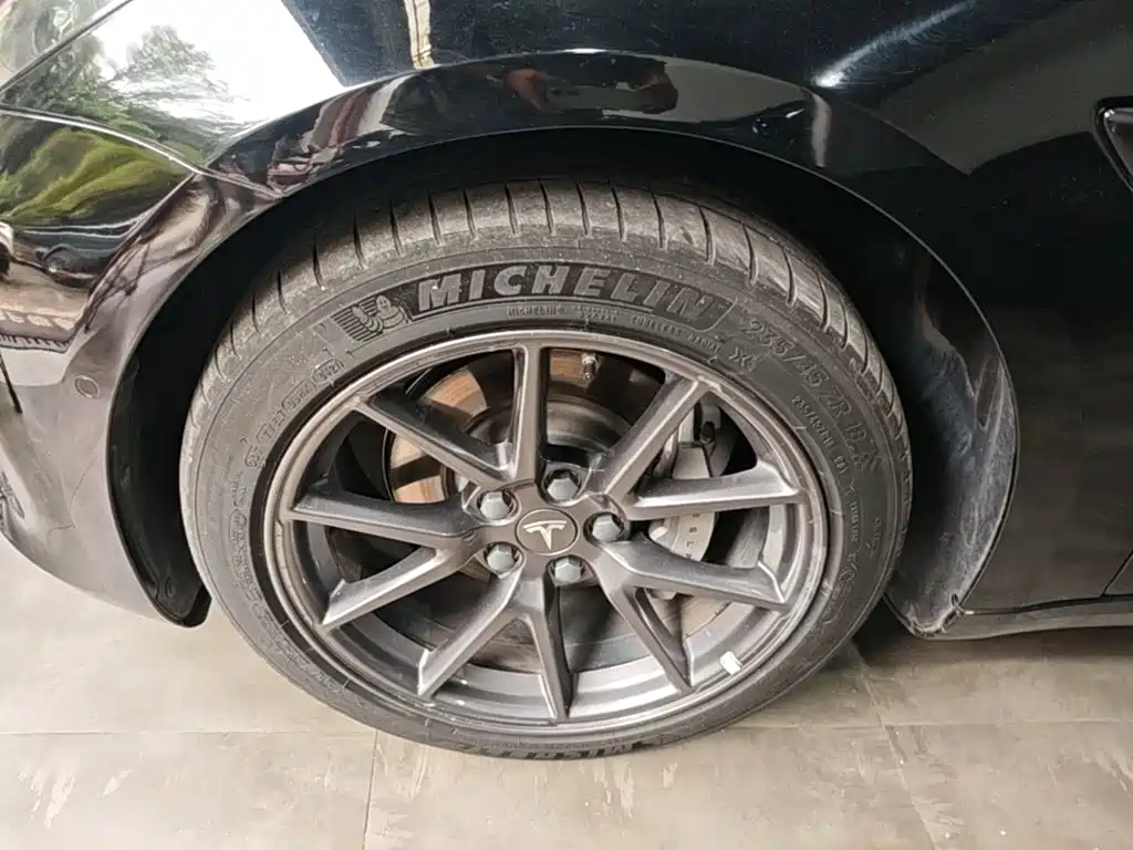 Tesla Model 3 — миниатюра 23