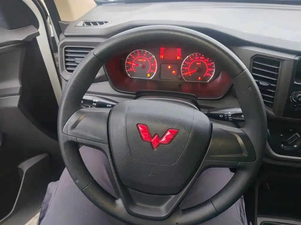 Wuling Hongguang V — миниатюра 11