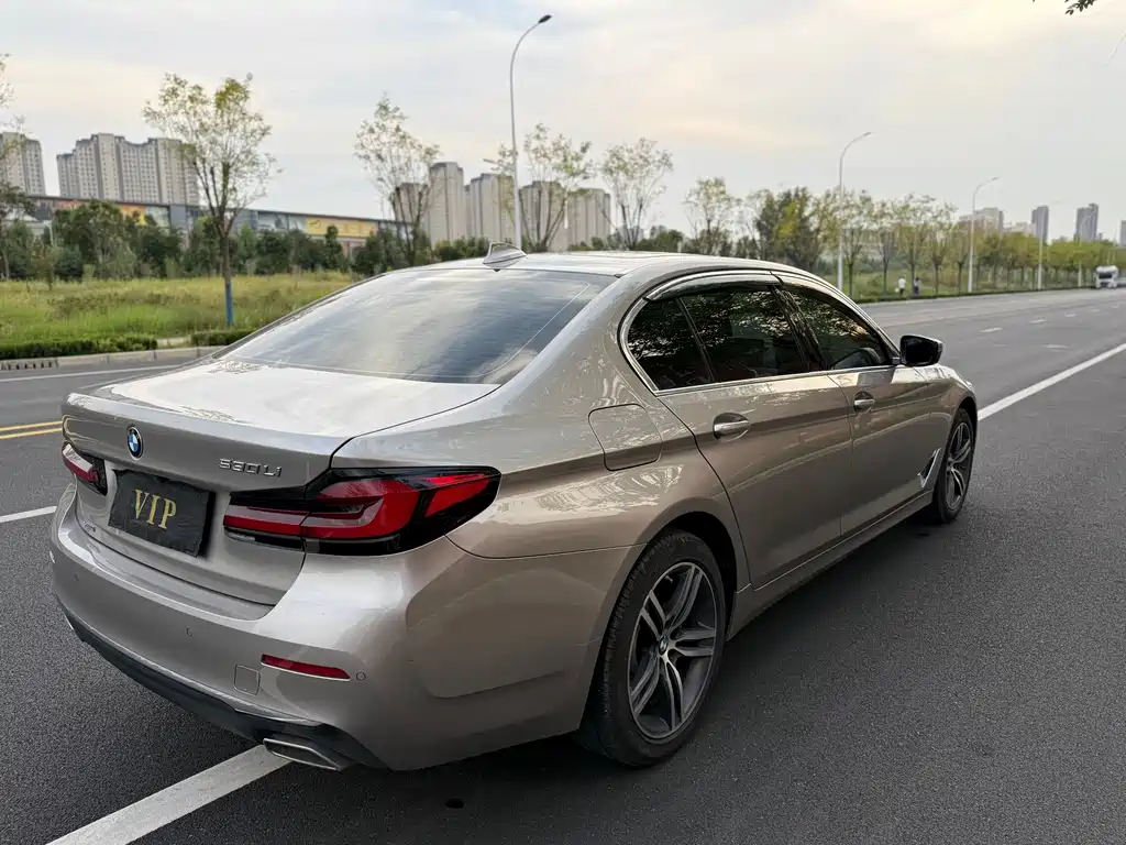 BMW 5 Series — миниатюра 15