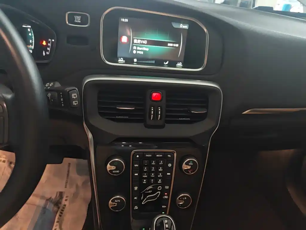 Volvo V40 — миниатюра 13