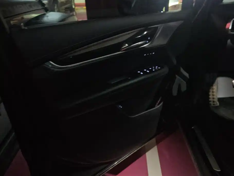 Cadillac XT6 2021 2.0T мест Luxury