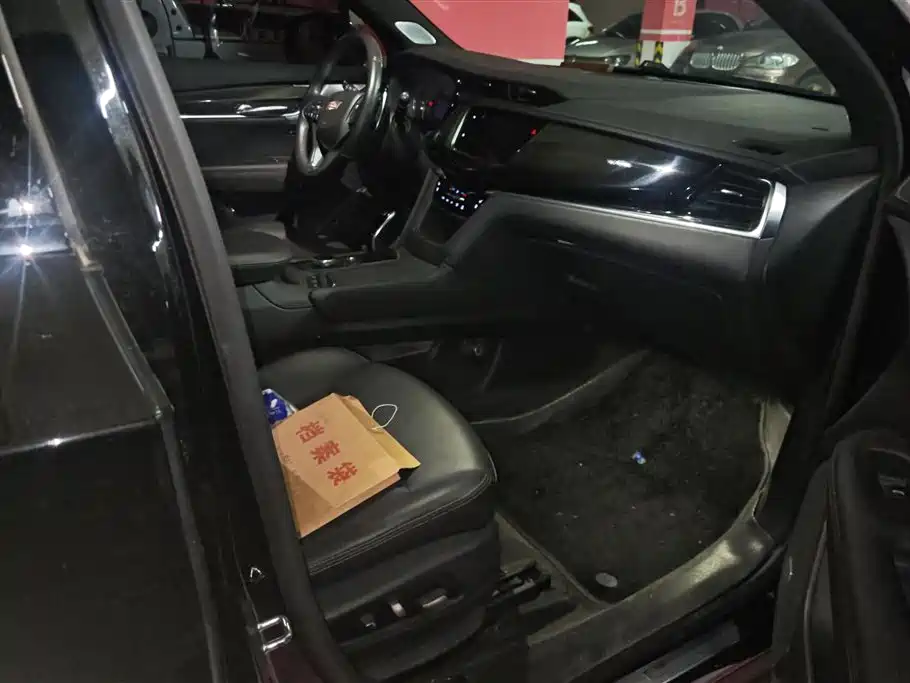 Cadillac XT6 2021 2.0T мест Luxury