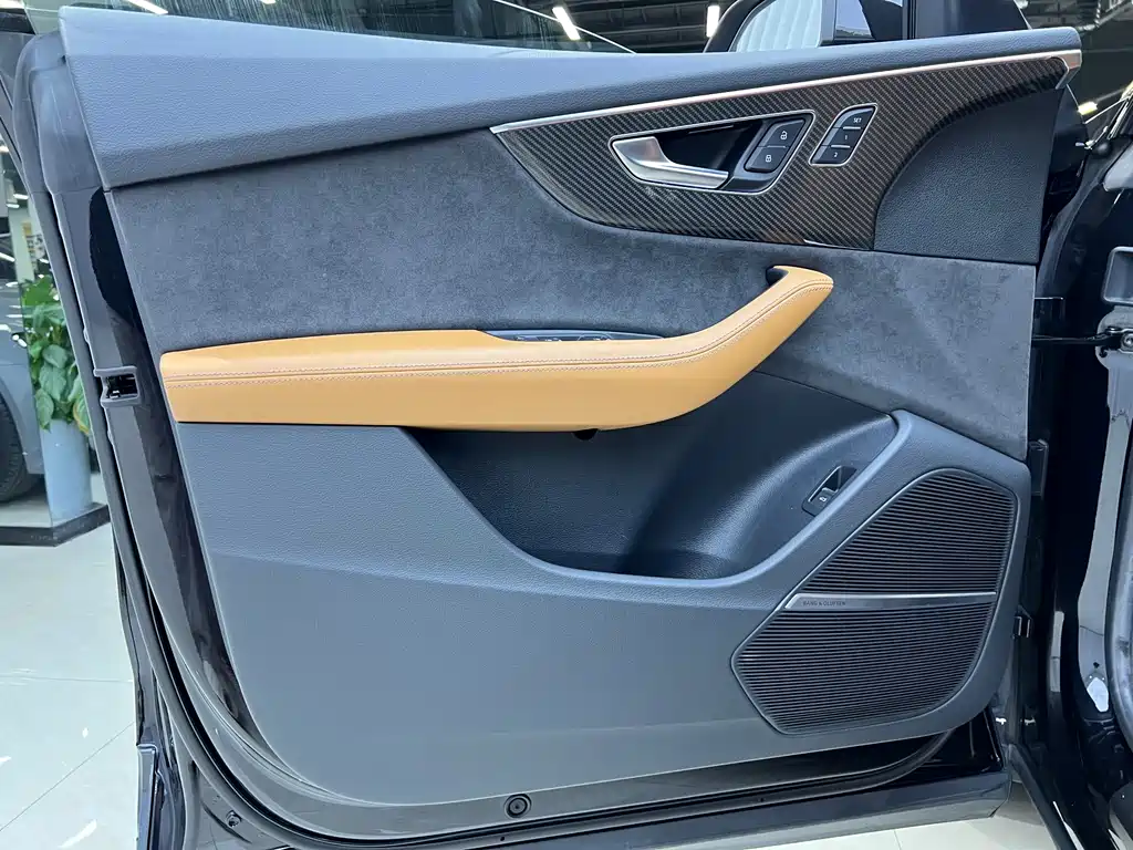 Audi RS Q8 — миниатюра 10
