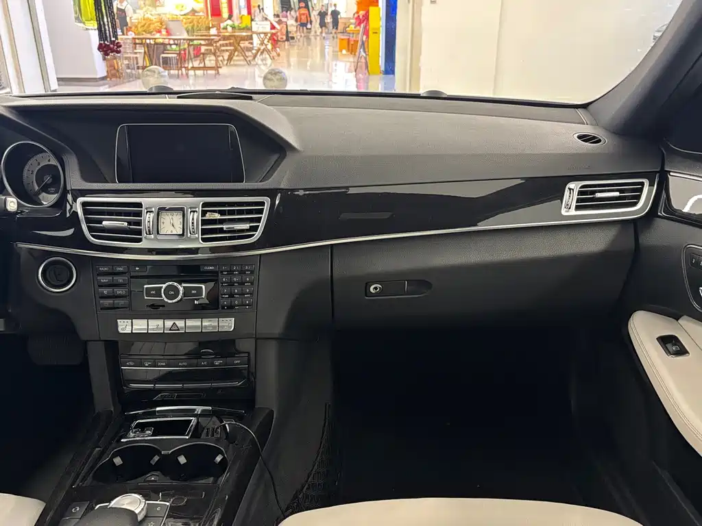 Mercedes-Benz E-Class — миниатюра 17