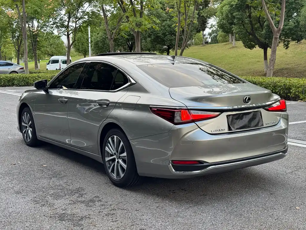 Lexus ES — миниатюра 6