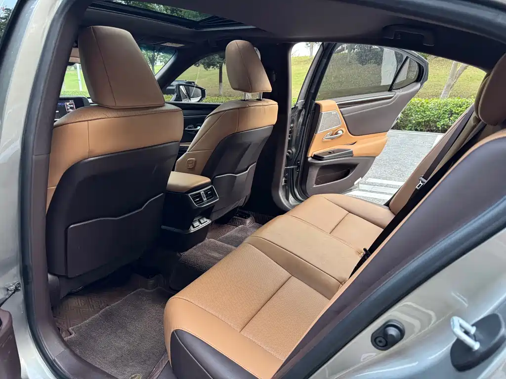 Lexus ES — миниатюра 11