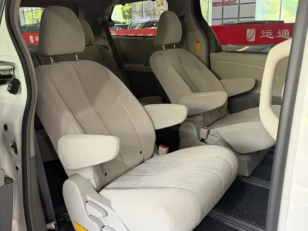 Toyota Sienna 2013 3.5L AT