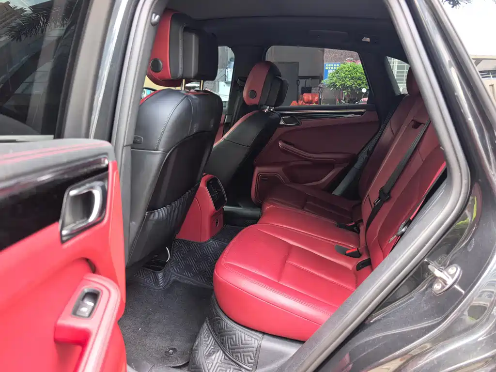Porsche Macan — миниатюра 10