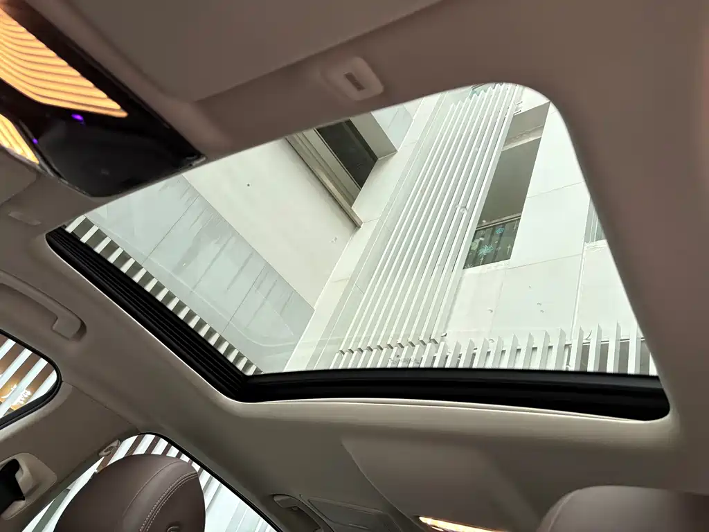 BMW 5 Series — миниатюра 11