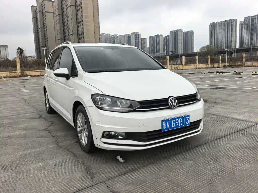 VOLKSWAGEN TOURAN