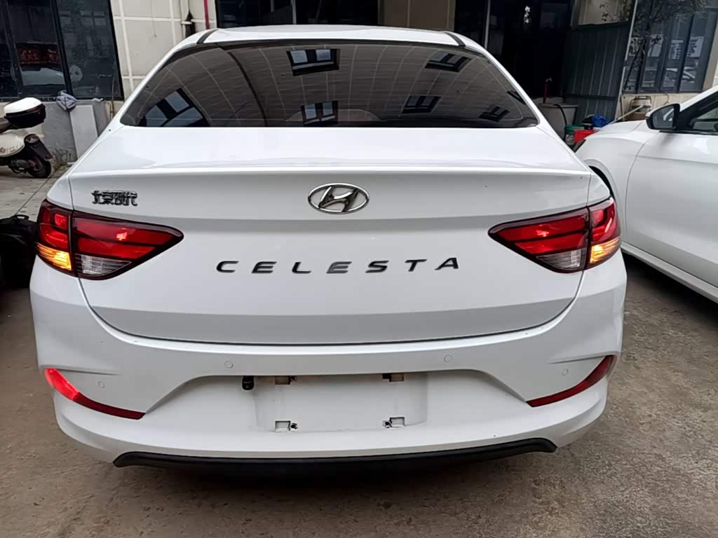 Hyundai Elantra 1.6 л 2023 г. Белый, пробег 48300 км