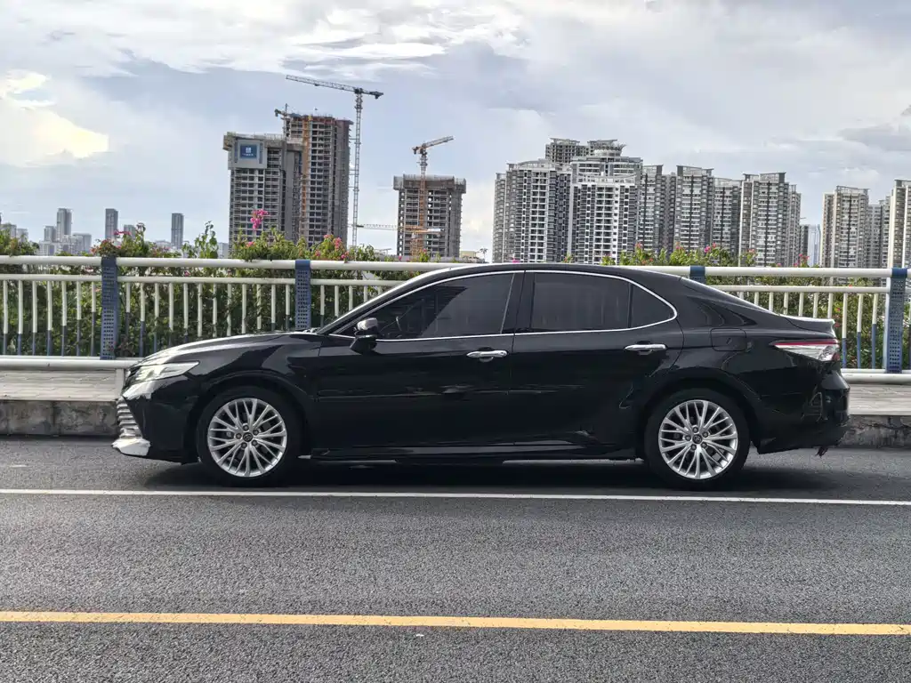 Toyota Camry 2021 2.5G Luxury