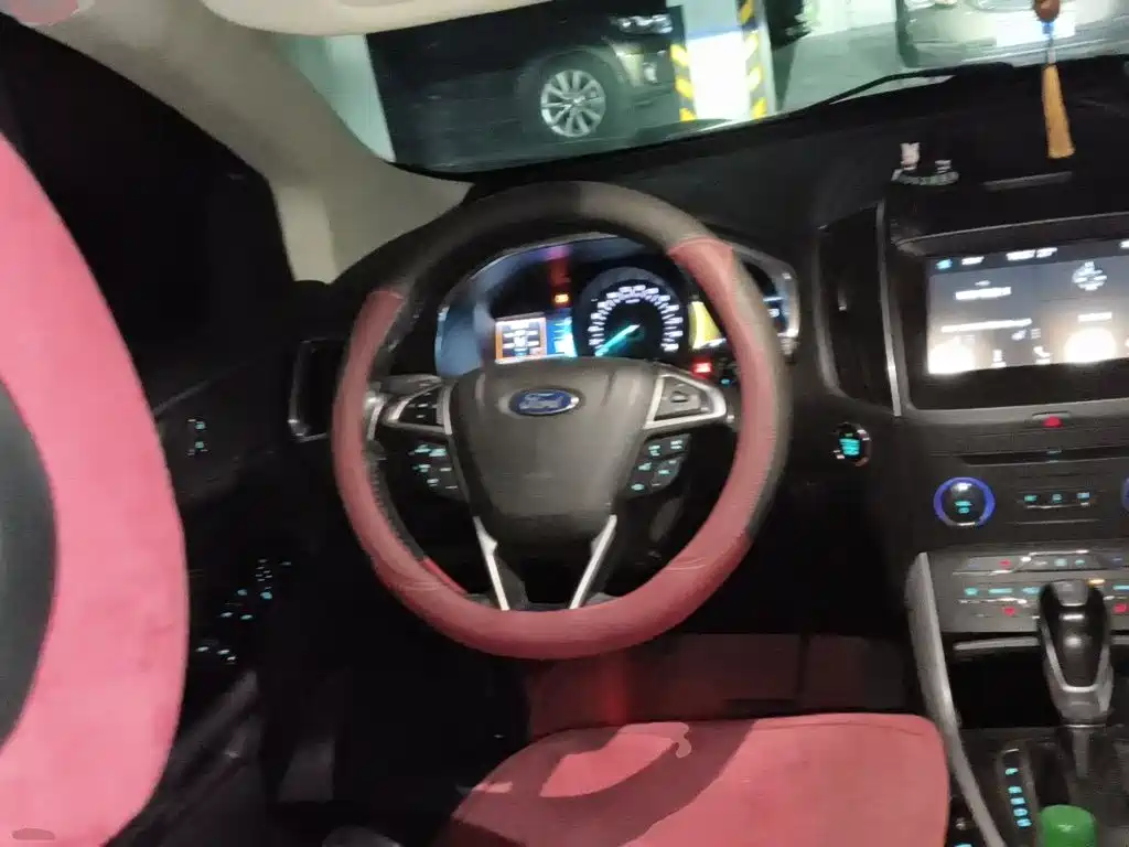 Ford Edge — миниатюра 6