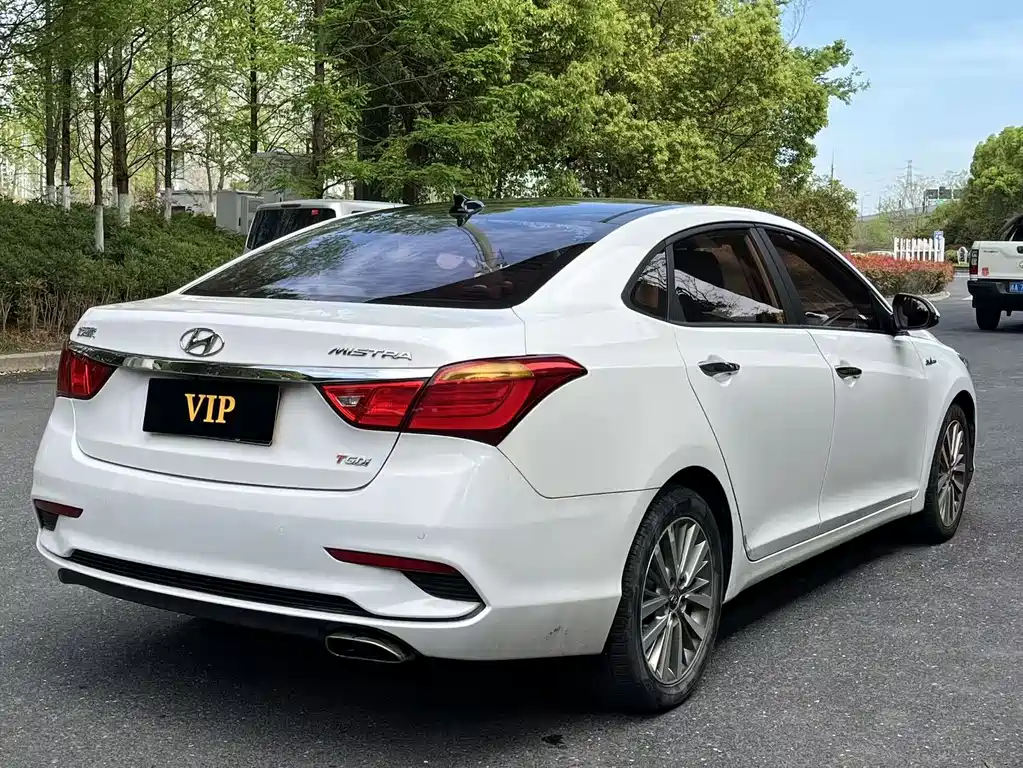 Hyundai Mistra 2017 1.6T AT GLS V