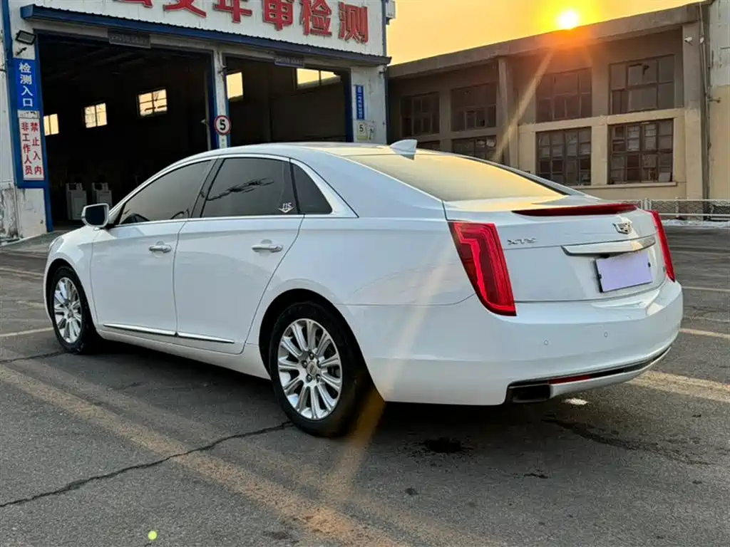 CADILLAC XTS