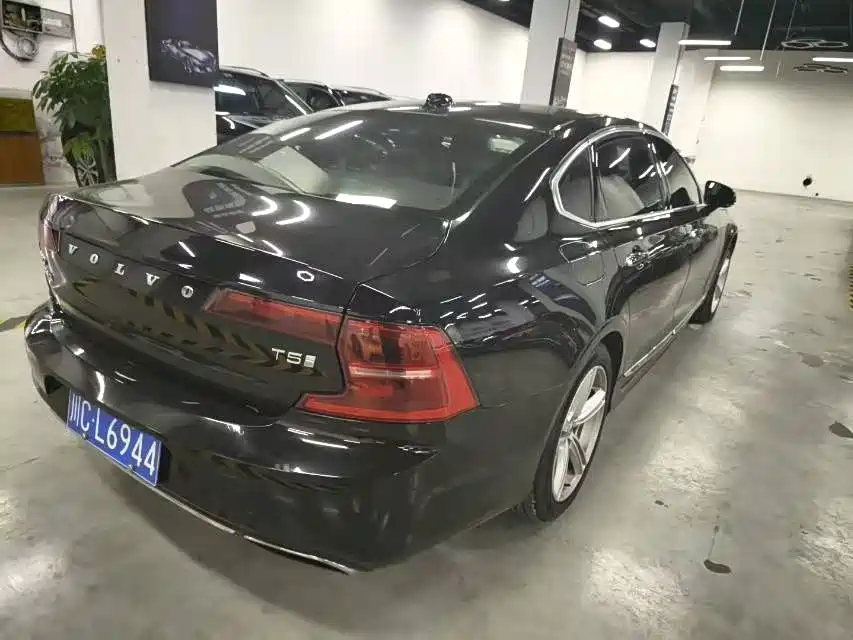 Volvo S90 — миниатюра 7