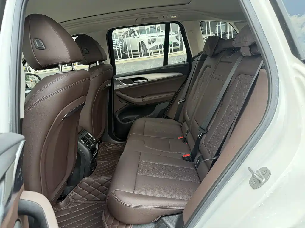BMW iX3 — миниатюра 8