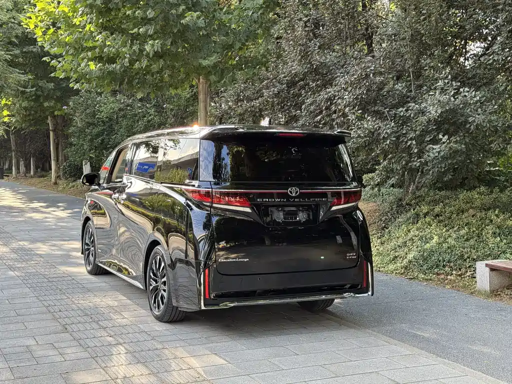 Toyota Vellfire — миниатюра 4