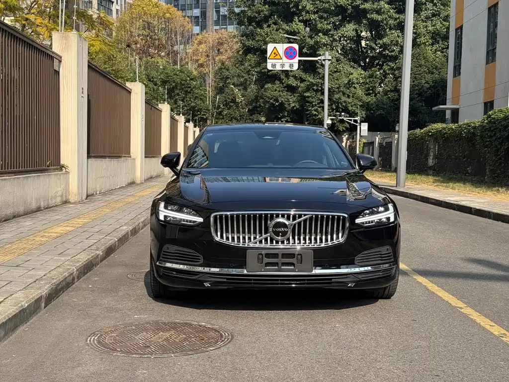 VOLVO S90 PLUG IN HYBRID