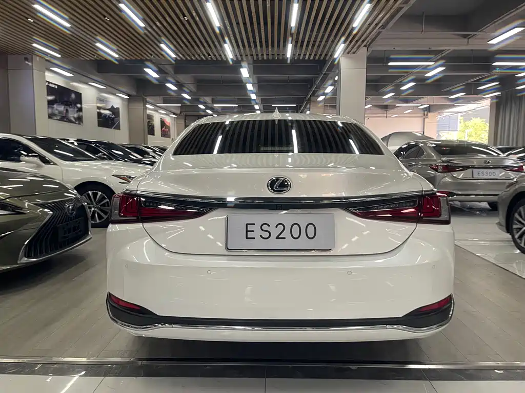 Lexus ES — миниатюра 9