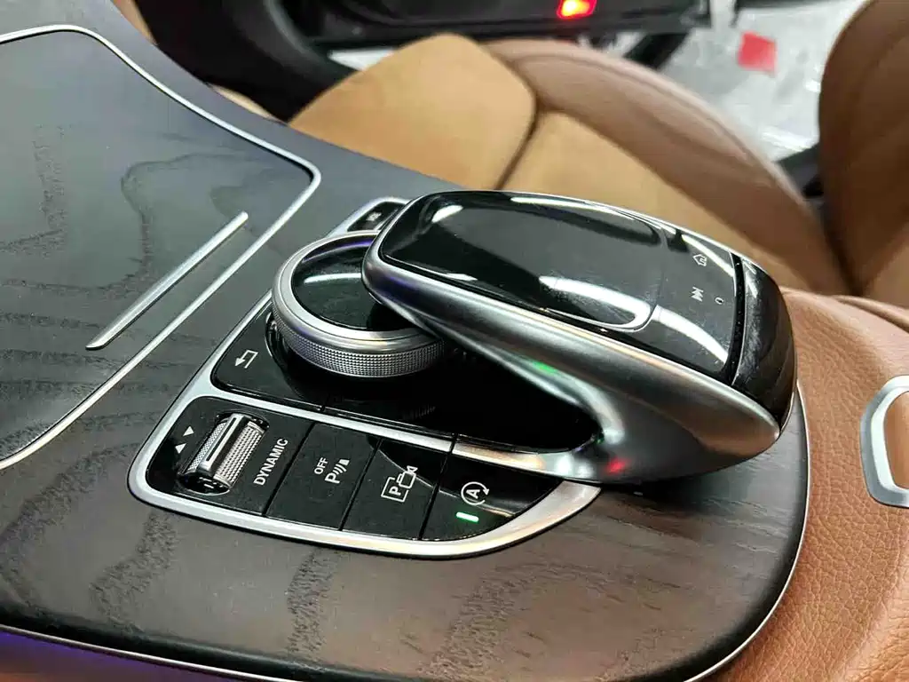 Mercedes-Benz E-Class — миниатюра 11