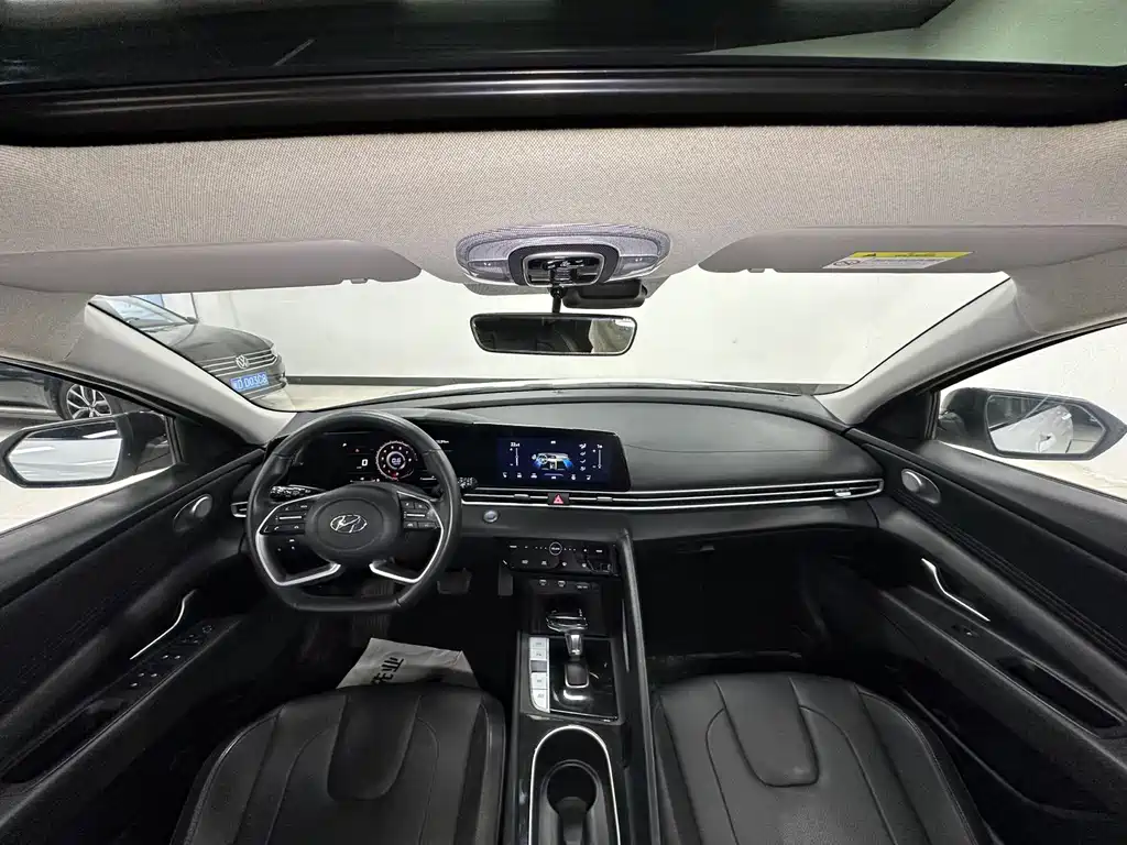 Hyundai Elantra — миниатюра 10
