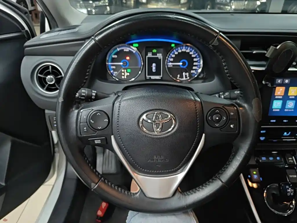Toyota Corolla Hybrid — миниатюра 11