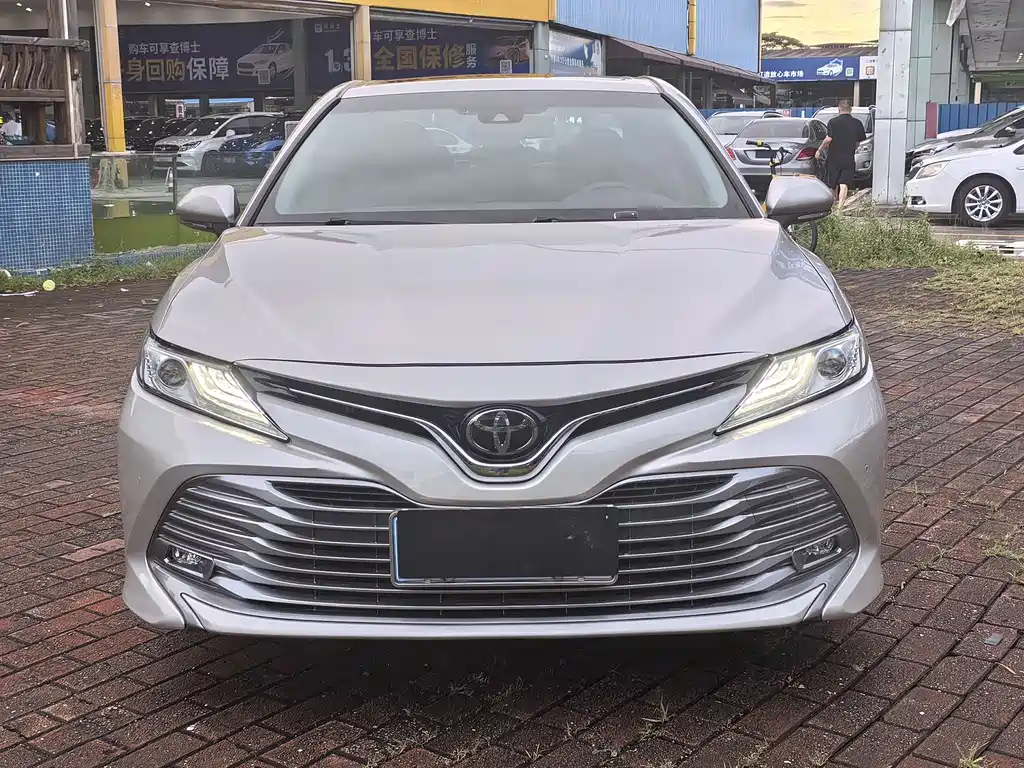 Toyota Camry 2019 2.0G Luxury VI