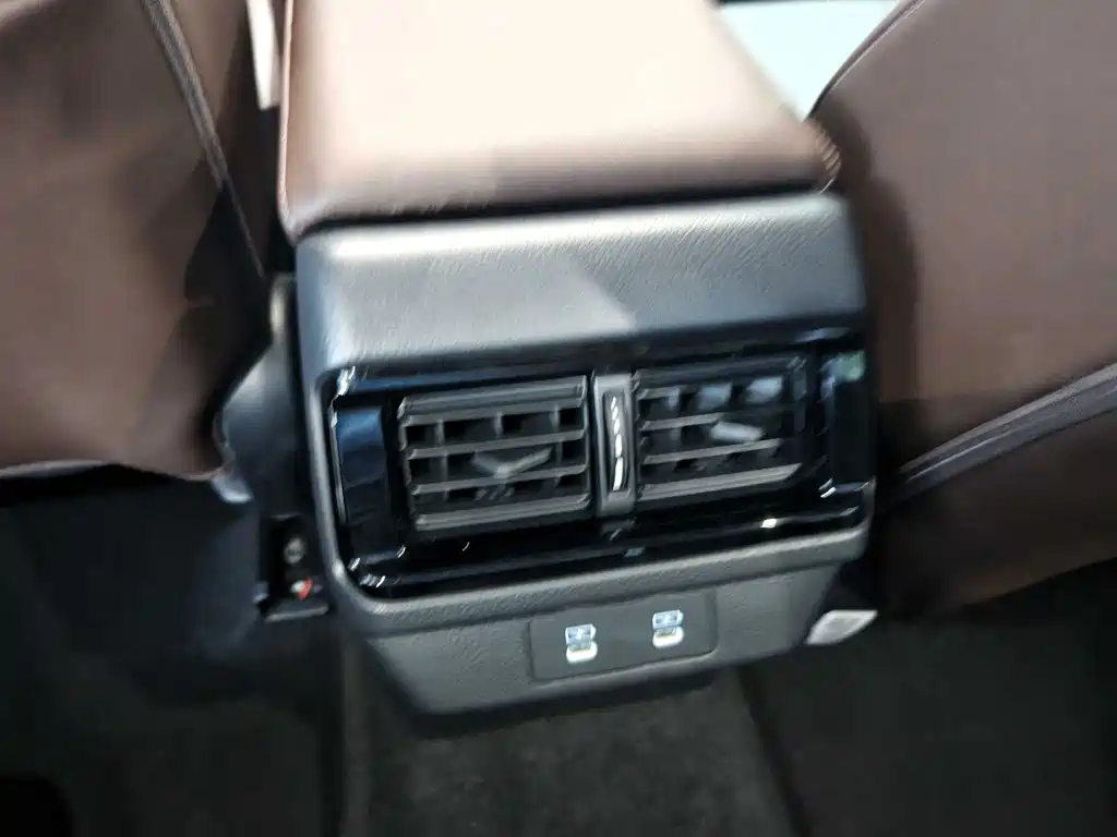 Honda Inspire PHEV — миниатюра 12